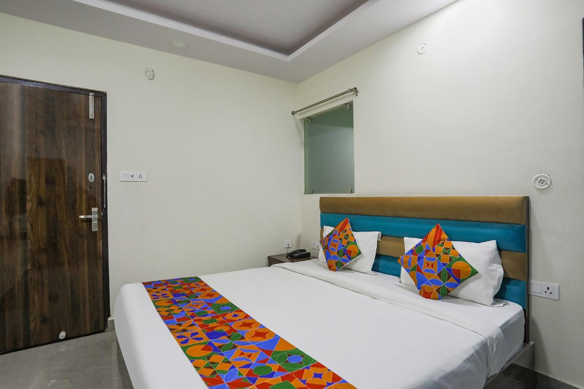 Fabhotel Sm Palace Chinhat Exterior photo